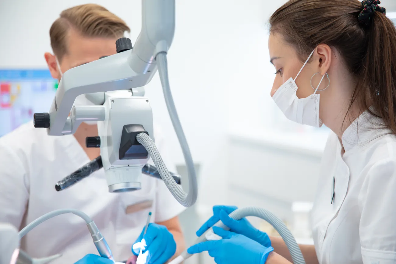 Endodoncja – leczenie kanałowe pod mikroskopem