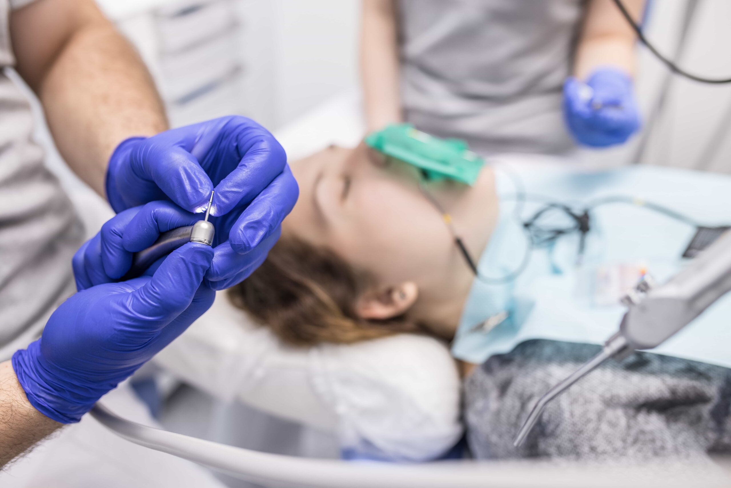 Jak wygląda leczenie zębów pod narkozą?