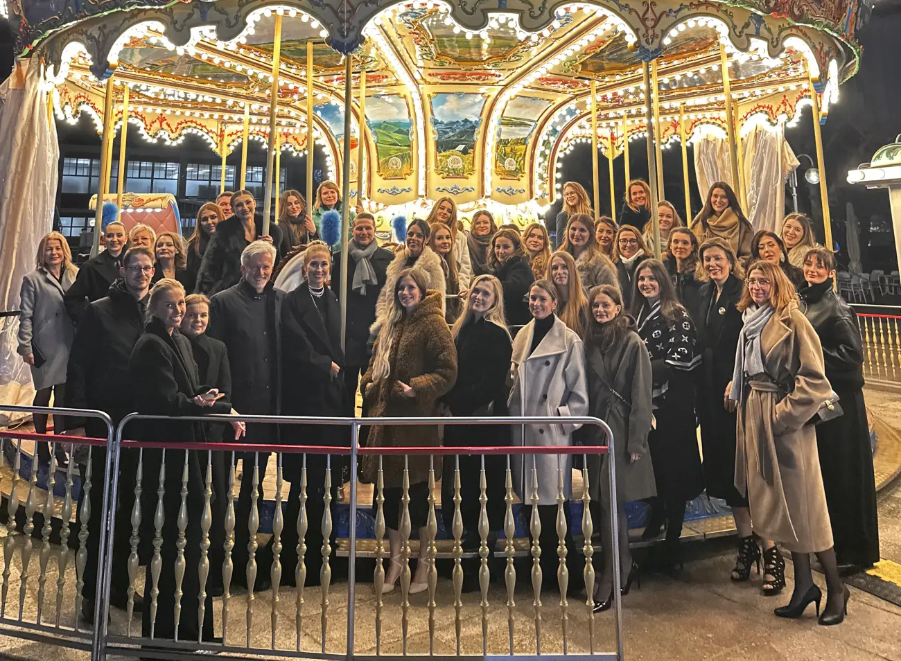 Świąteczne spotkanie zespołu Nawrocki Clinic pełne radości i uśmiechu